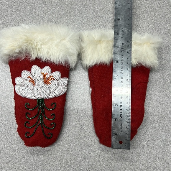 Rabbit Fur and Beaded Lotus Flower Mittens - Picture 5 of 8
